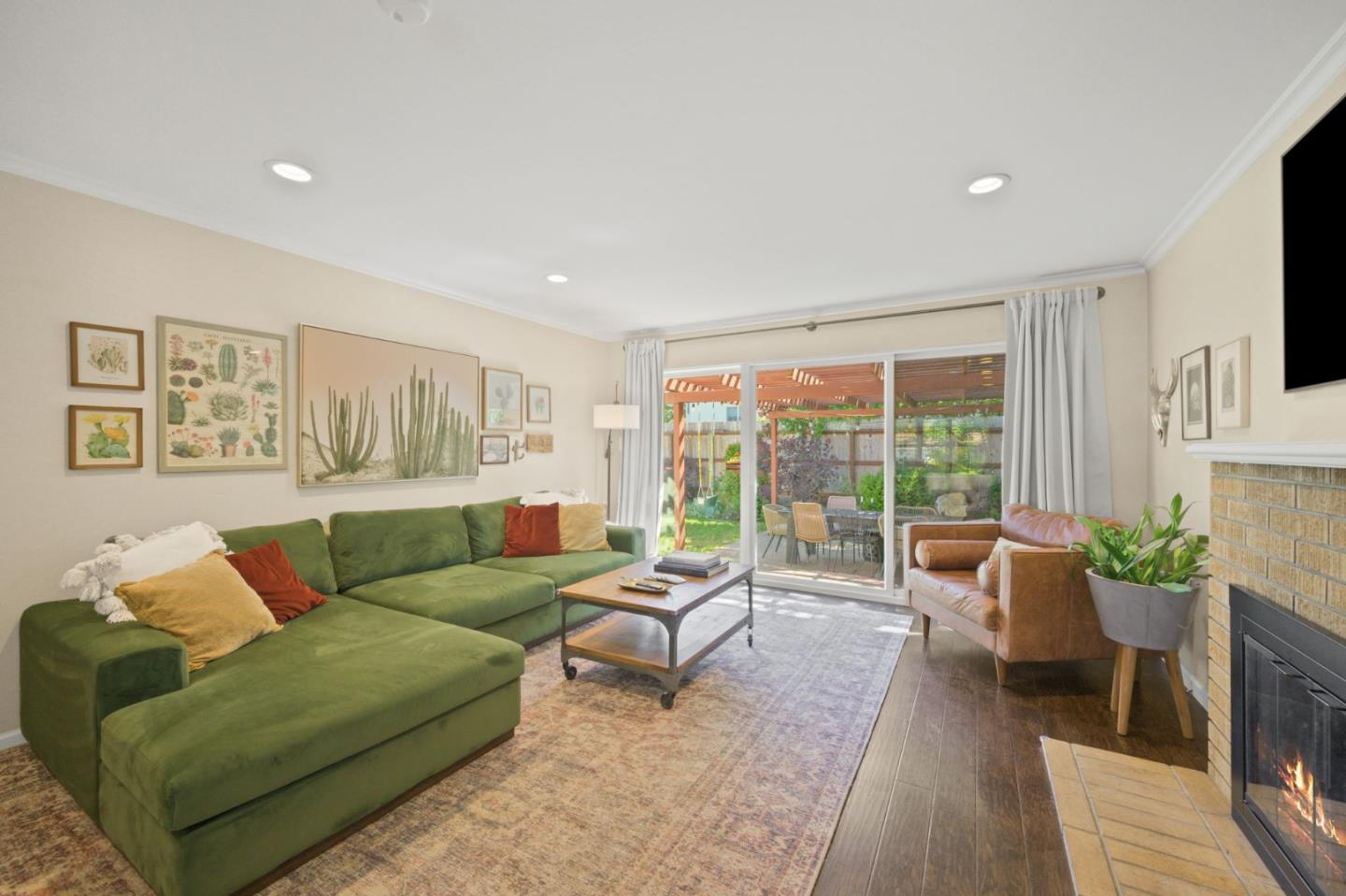 Detail Gallery Image 3 of 32 For 19336 Garrison Ave, Castro Valley,  CA 94546 - 3 Beds | 2 Baths