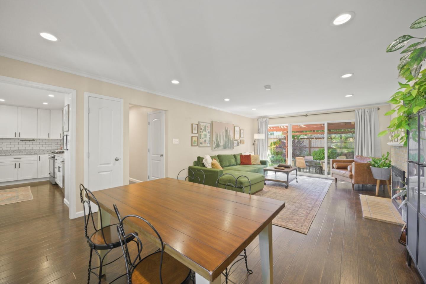 Detail Gallery Image 8 of 32 For 19336 Garrison Ave, Castro Valley,  CA 94546 - 3 Beds | 2 Baths