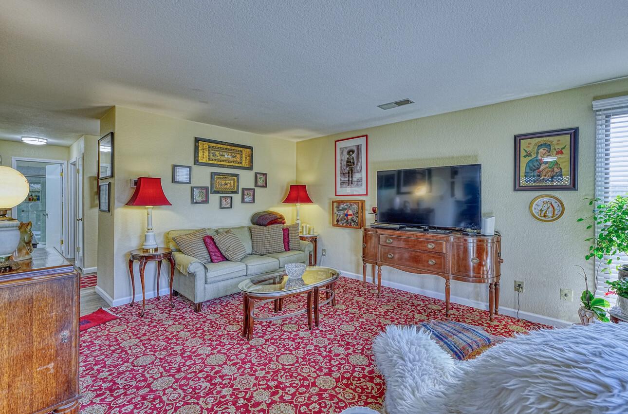 Detail Gallery Image 5 of 34 For 1051 Padre Dr #4,  Salinas,  CA 93901 - 2 Beds | 2 Baths