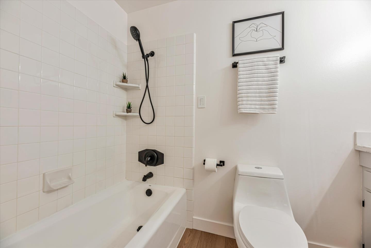 Detail Gallery Image 33 of 55 For 1515 Arc Way #102,  Burlingame,  CA 94010 - 2 Beds | 1 Baths