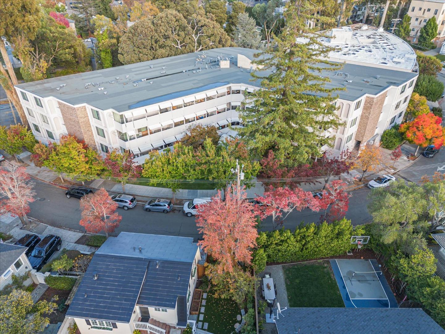 Detail Gallery Image 44 of 55 For 1515 Arc Way #102,  Burlingame,  CA 94010 - 2 Beds | 1 Baths