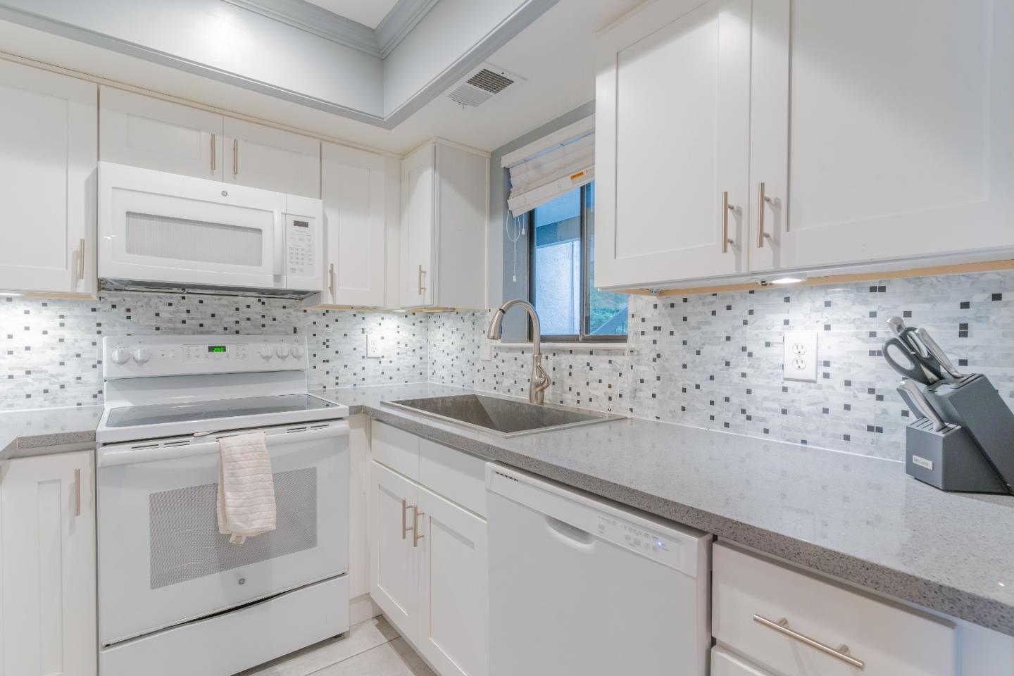Detail Gallery Image 12 of 19 For 714 San Conrado Ter #2,  Sunnyvale,  CA 94085 - 1 Beds | 1 Baths