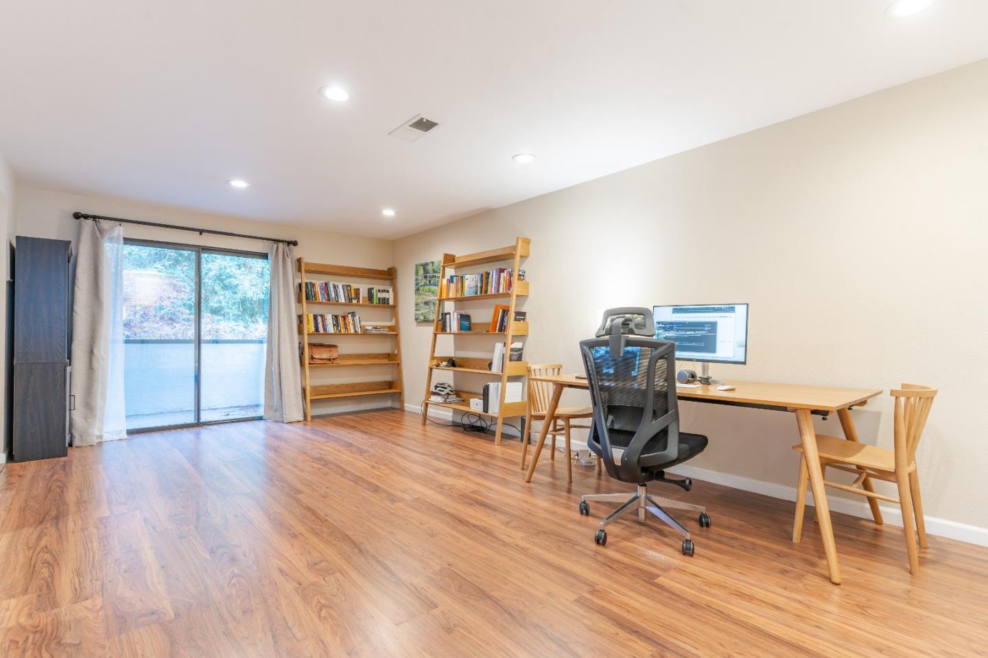 Detail Gallery Image 3 of 19 For 714 San Conrado Ter #2,  Sunnyvale,  CA 94085 - 1 Beds | 1 Baths