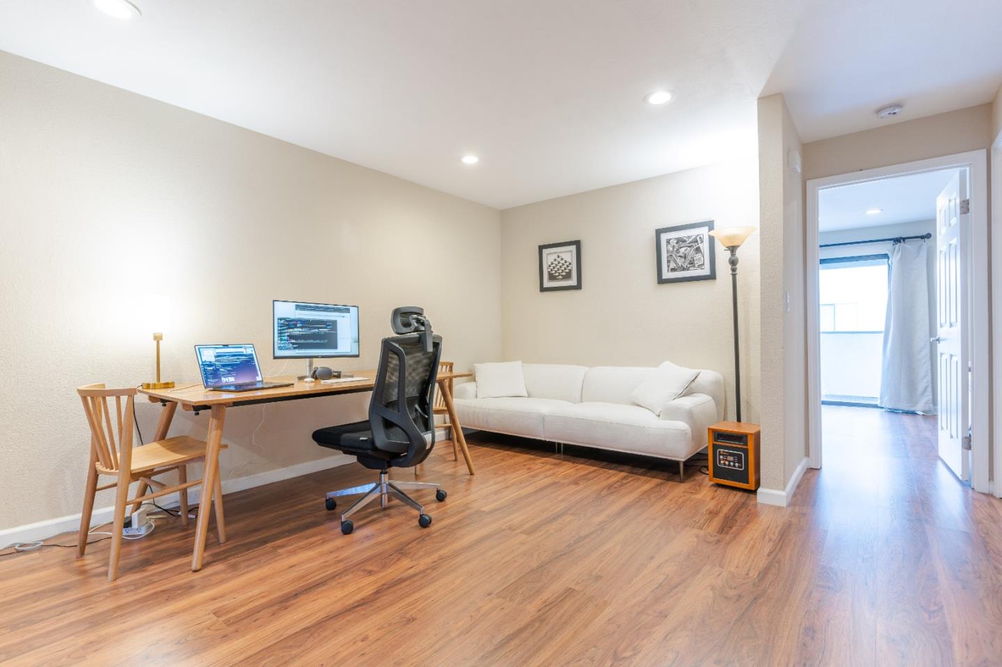 Detail Gallery Image 4 of 19 For 714 San Conrado Ter #2,  Sunnyvale,  CA 94085 - 1 Beds | 1 Baths