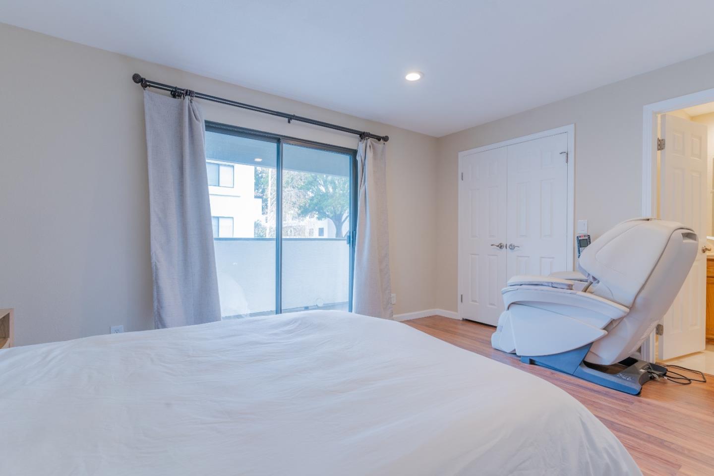 Detail Gallery Image 6 of 19 For 714 San Conrado Ter #2,  Sunnyvale,  CA 94085 - 1 Beds | 1 Baths