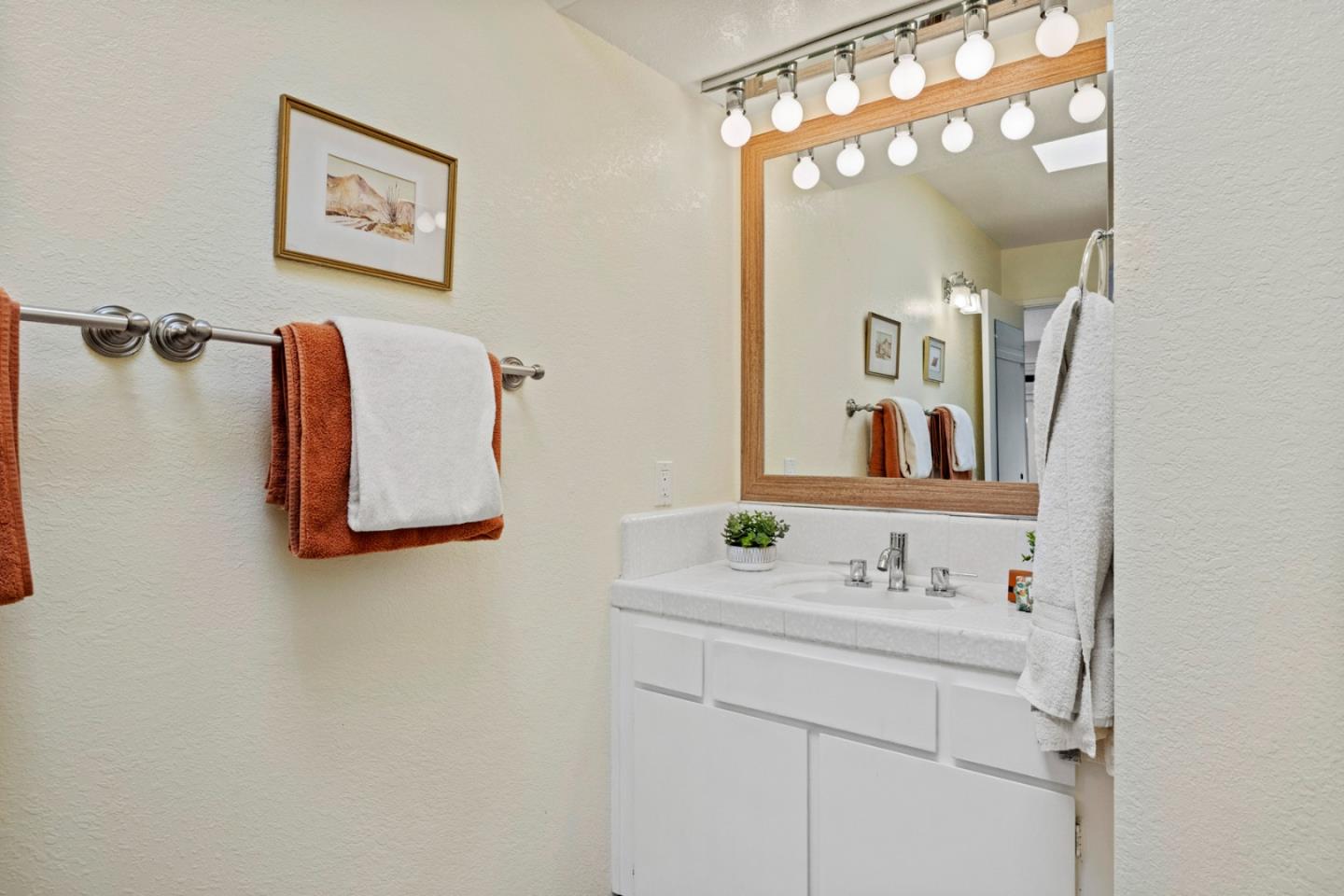 Detail Gallery Image 7 of 15 For 57 Montsalas Drive, Monterey,  CA 93940 - 2 Beds | 2 Baths