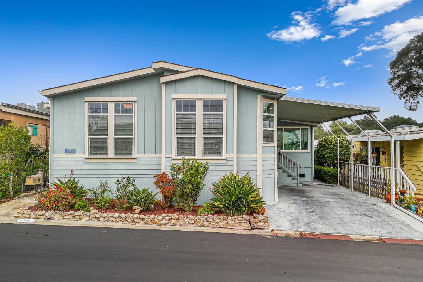 Detail Gallery Image 2 of 48 For 2435 Felt St #44,  Santa Cruz,  CA 95062 - 3 Beds | 1/1 Baths
