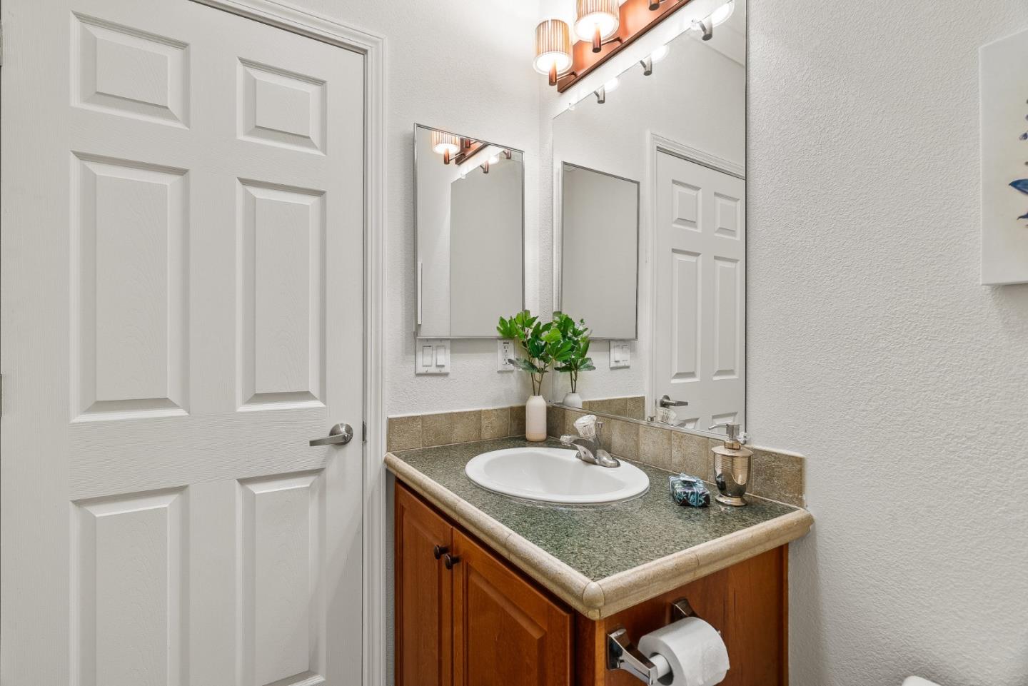 Detail Gallery Image 28 of 48 For 2435 Felt St #44,  Santa Cruz,  CA 95062 - 3 Beds | 1/1 Baths