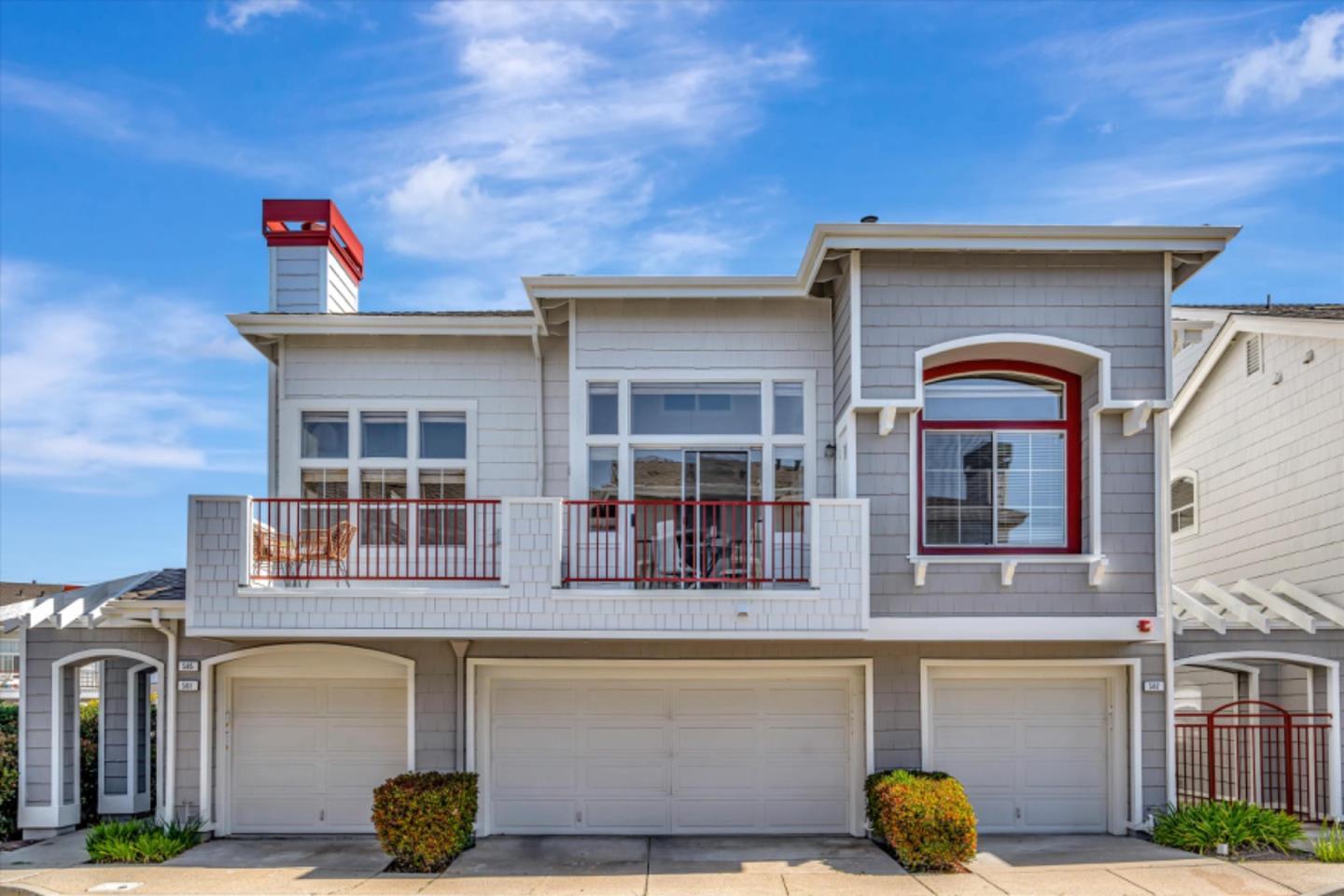 Detail Gallery Image 1 of 43 For 585 Shoal Cir, Redwood Shores,  CA 94065 - 1 Beds | 2 Baths