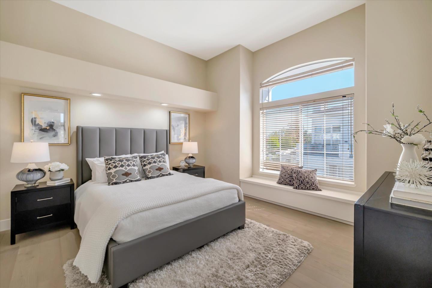 Detail Gallery Image 17 of 43 For 585 Shoal Cir, Redwood Shores,  CA 94065 - 1 Beds | 2 Baths