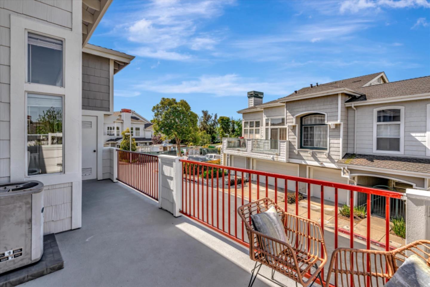 Detail Gallery Image 28 of 43 For 585 Shoal Cir, Redwood Shores,  CA 94065 - 1 Beds | 2 Baths