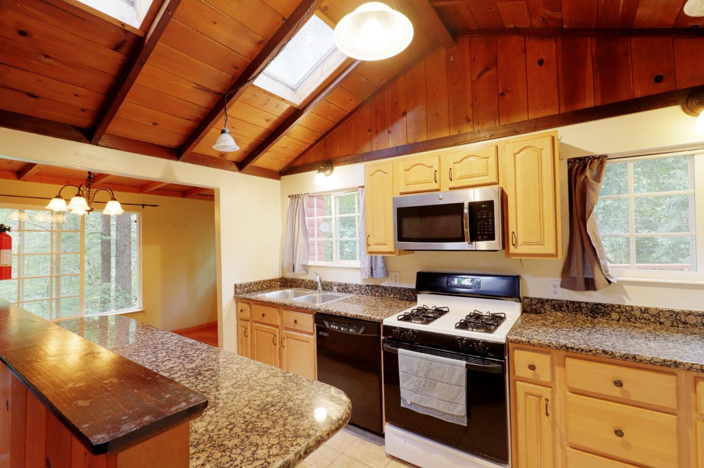 Detail Gallery Image 7 of 58 For 18085 Highway 9, Boulder Creek,  CA 95006 - 2 Beds | 2 Baths