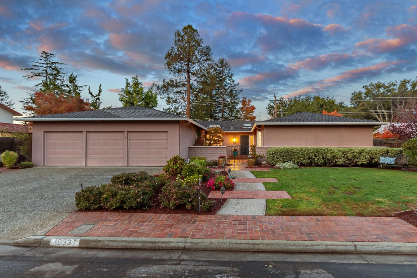 Detail Gallery Image 1 of 31 For 19337 Titus Ct, Saratoga,  CA 95070 - 4 Beds | 2/1 Baths