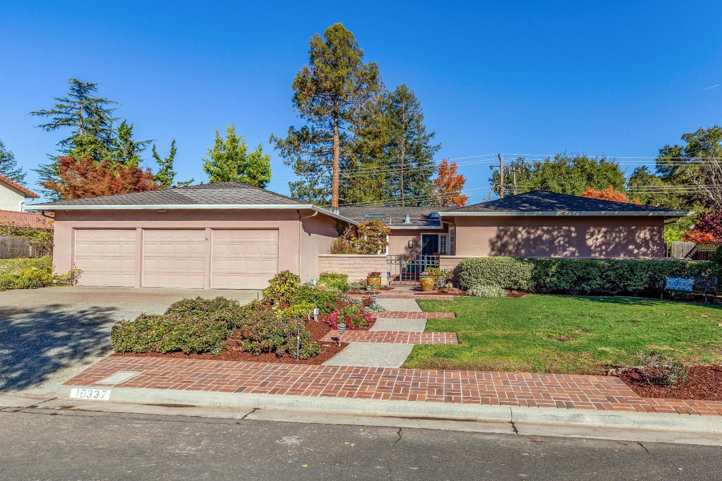 Detail Gallery Image 9 of 31 For 19337 Titus Ct, Saratoga,  CA 95070 - 4 Beds | 2/1 Baths