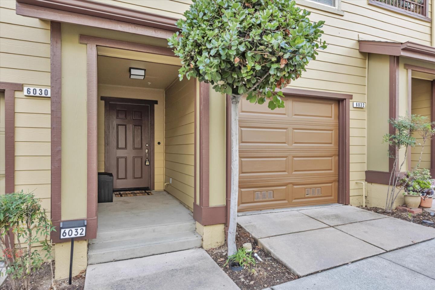Detail Gallery Image 1 of 1 For 6032 Old Quarry Loop, Oakland,  CA 94605 - 3 Beds | 3 Baths