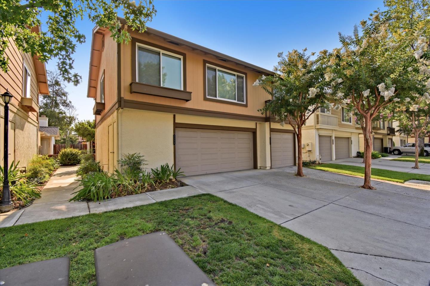 Detail Gallery Image 3 of 55 For 3236 Rocky Water Ln, San Jose,  CA 95148 - 3 Beds | 2 Baths