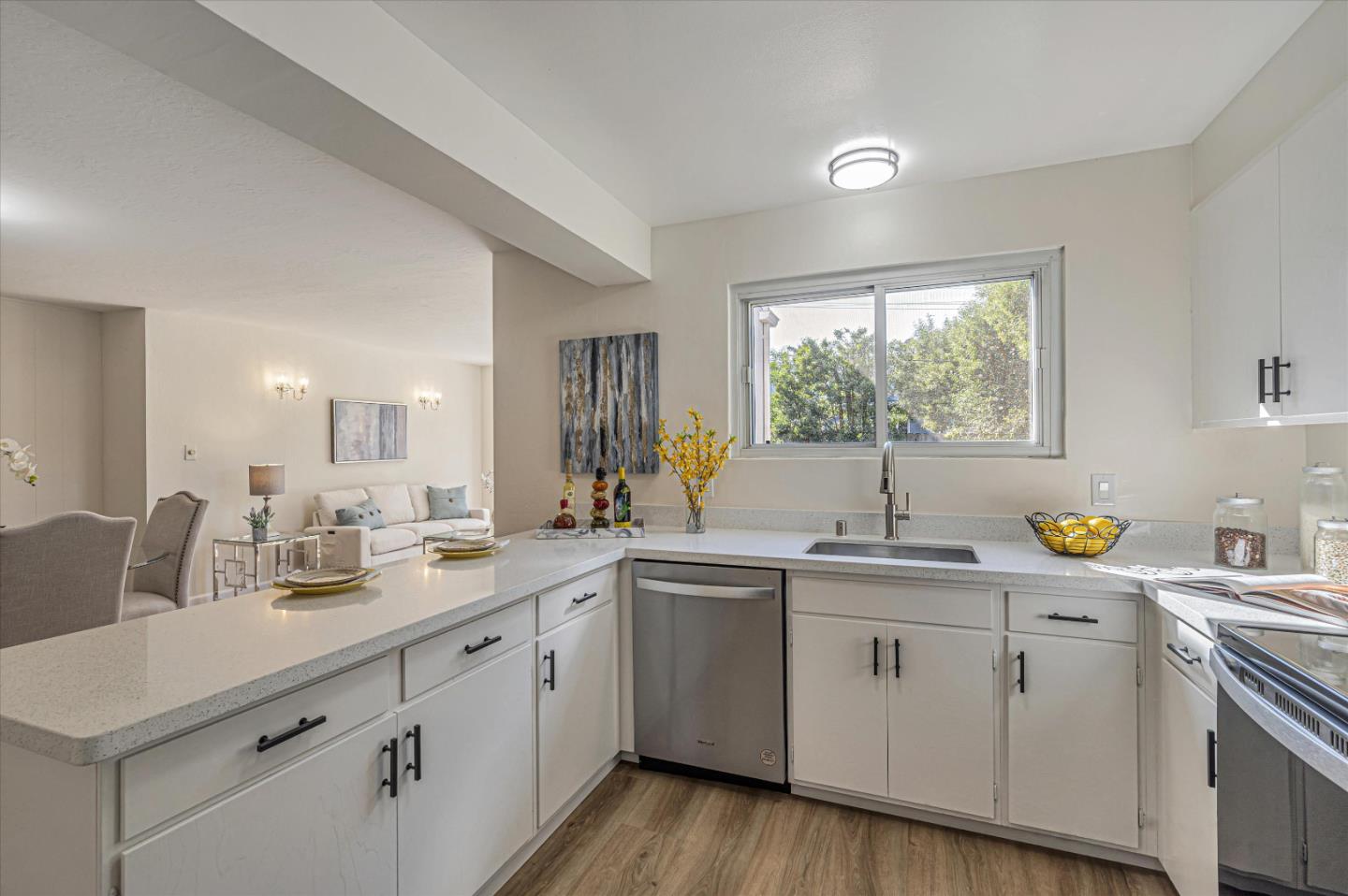 Detail Gallery Image 9 of 33 For 364 Firecrest Ave, Pacifica,  CA 94044 - 4 Beds | 2/1 Baths