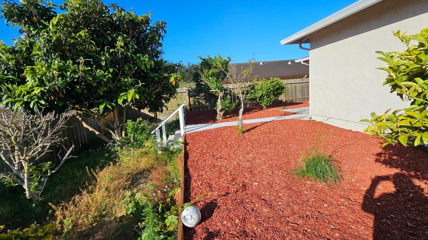 Detail Gallery Image 7 of 15 For 3010 Vera Ln, Marina,  CA 93933 - 3 Beds | 2 Baths