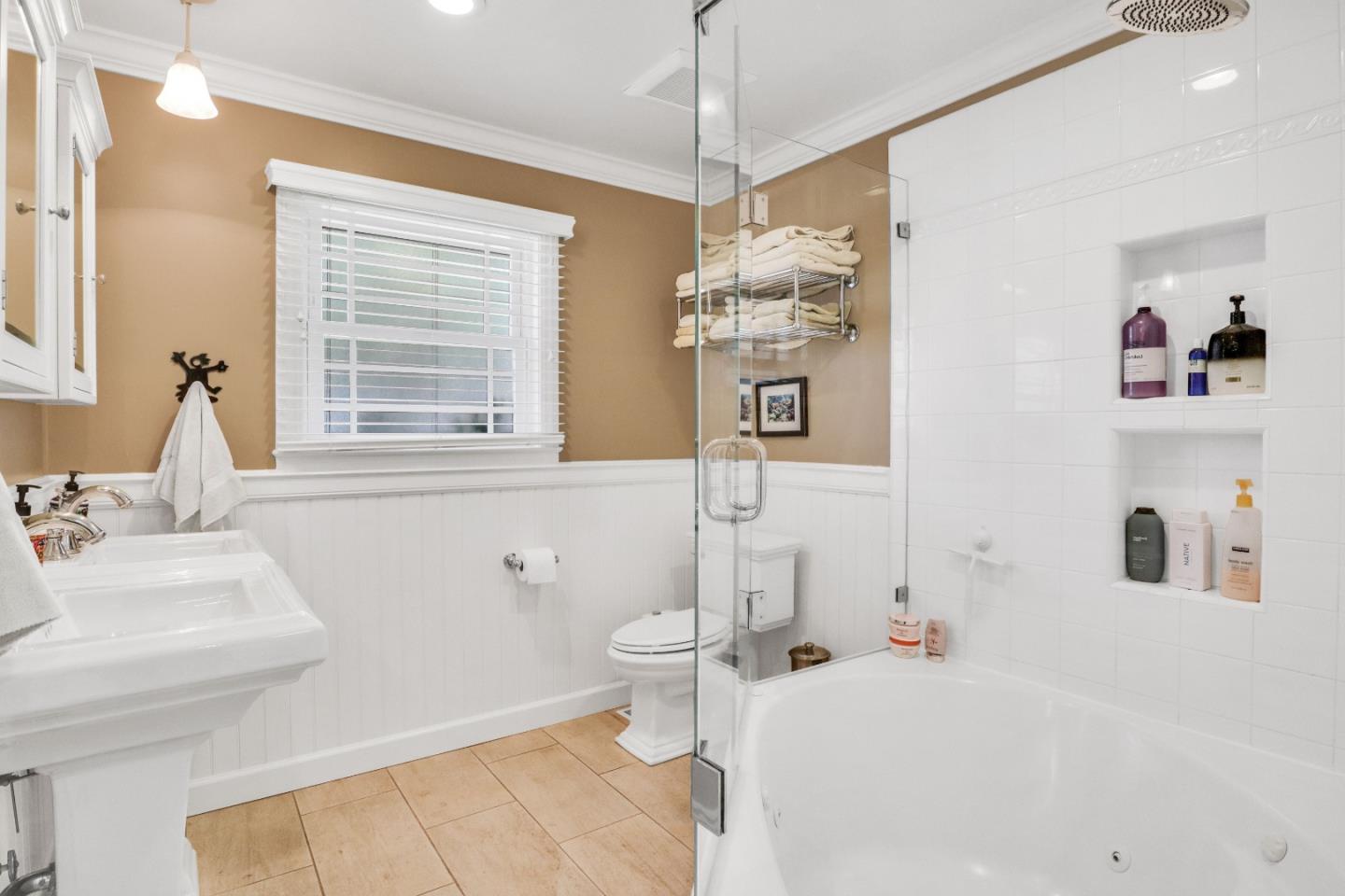 Detail Gallery Image 16 of 39 For 206 Thomas Dr, Los Gatos,  CA 95032 - 3 Beds | 2 Baths