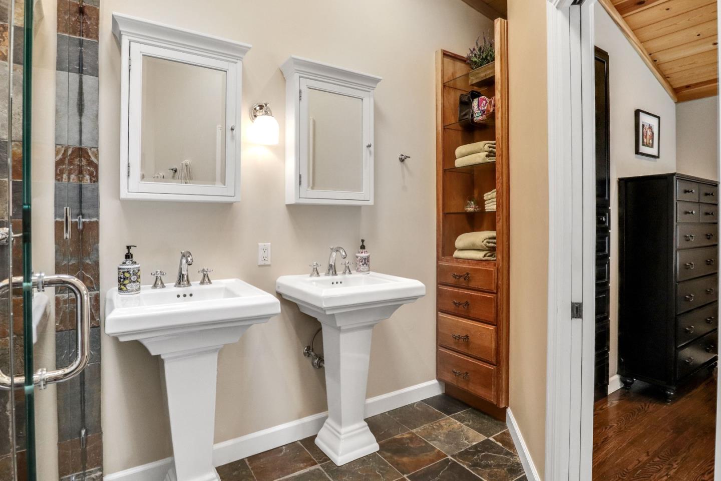 Detail Gallery Image 21 of 39 For 206 Thomas Dr, Los Gatos,  CA 95032 - 3 Beds | 2 Baths