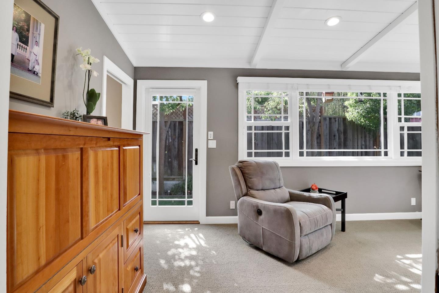 Detail Gallery Image 7 of 39 For 206 Thomas Dr, Los Gatos,  CA 95032 - 3 Beds | 2 Baths