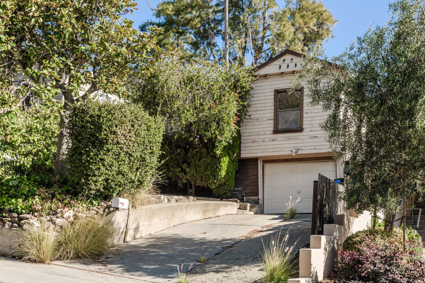 Detail Gallery Image 1 of 33 For 481 Quartz St, Redwood City,  CA 94062 - 2 Beds | 1 Baths