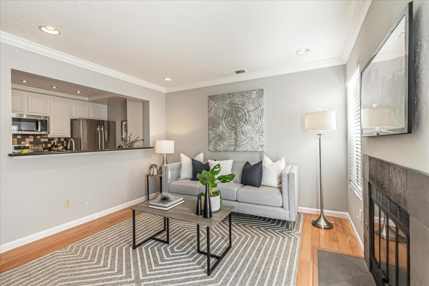 Detail Gallery Image 10 of 38 For 2058 Foxhall Loop, San Jose,  CA 95125 - 2 Beds | 1/1 Baths