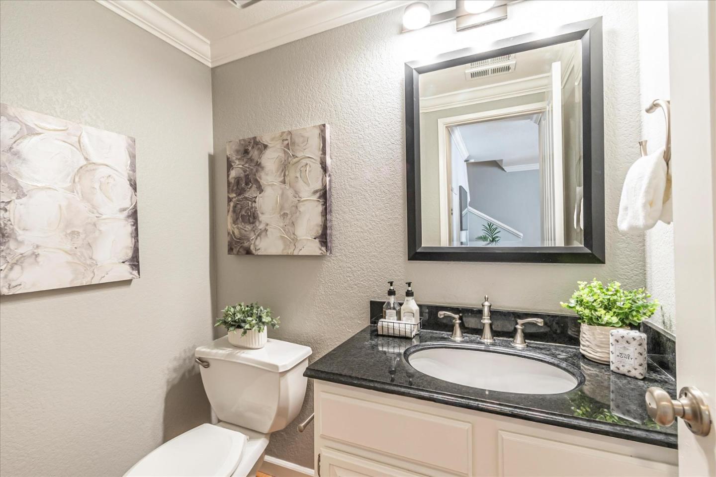 Detail Gallery Image 21 of 38 For 2058 Foxhall Loop, San Jose,  CA 95125 - 2 Beds | 1/1 Baths