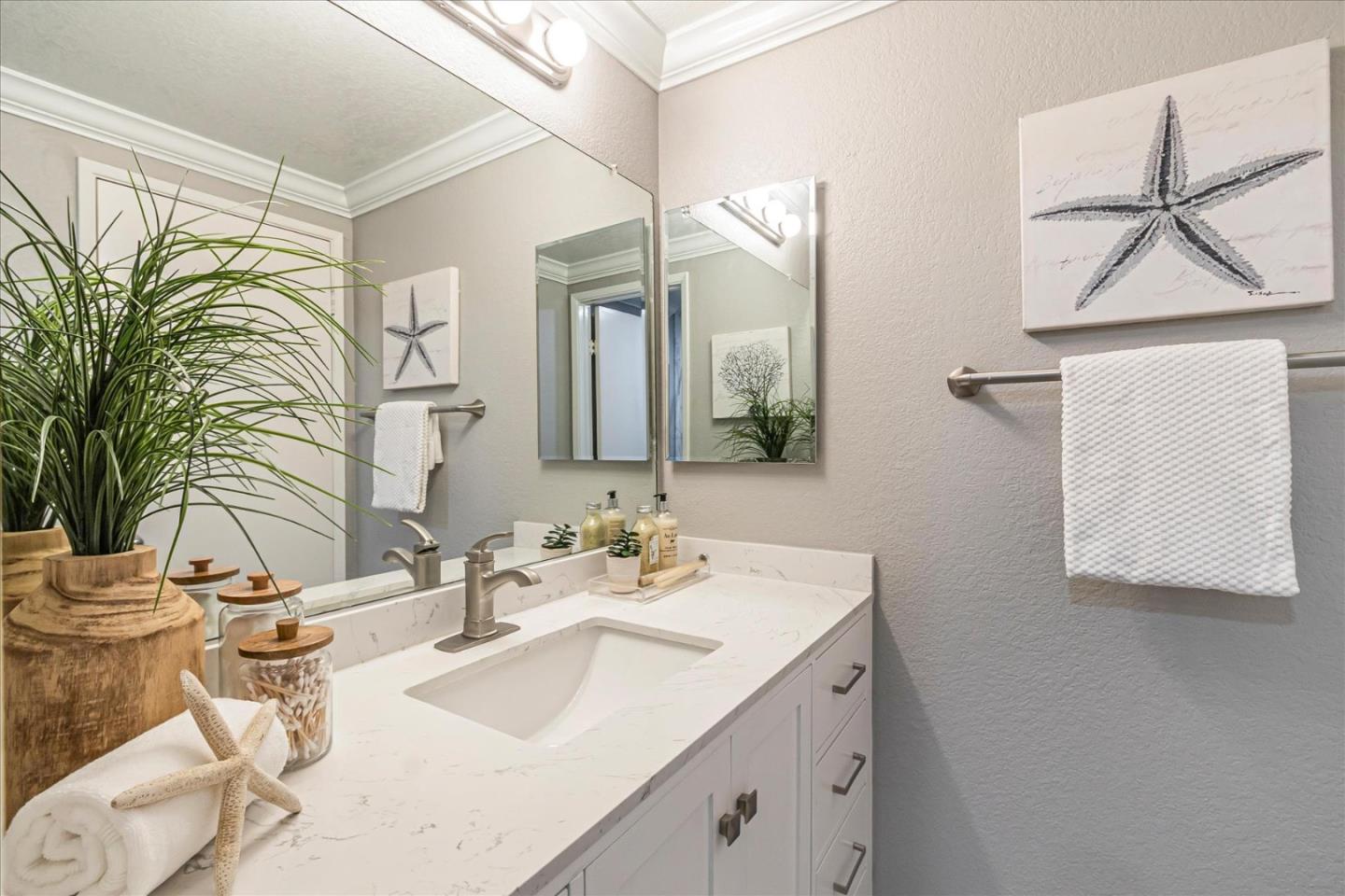 Detail Gallery Image 31 of 38 For 2058 Foxhall Loop, San Jose,  CA 95125 - 2 Beds | 1/1 Baths