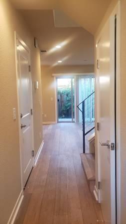 Detail Gallery Image 3 of 24 For 382 Curtner Ave #1,  Palo Alto,  CA 94306 - 3 Beds | 2/1 Baths