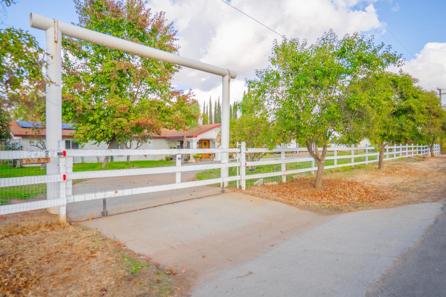 Detail Gallery Image 10 of 55 For 24201 Gardena Dr, Madera,  CA 93638 - 4 Beds | 3 Baths