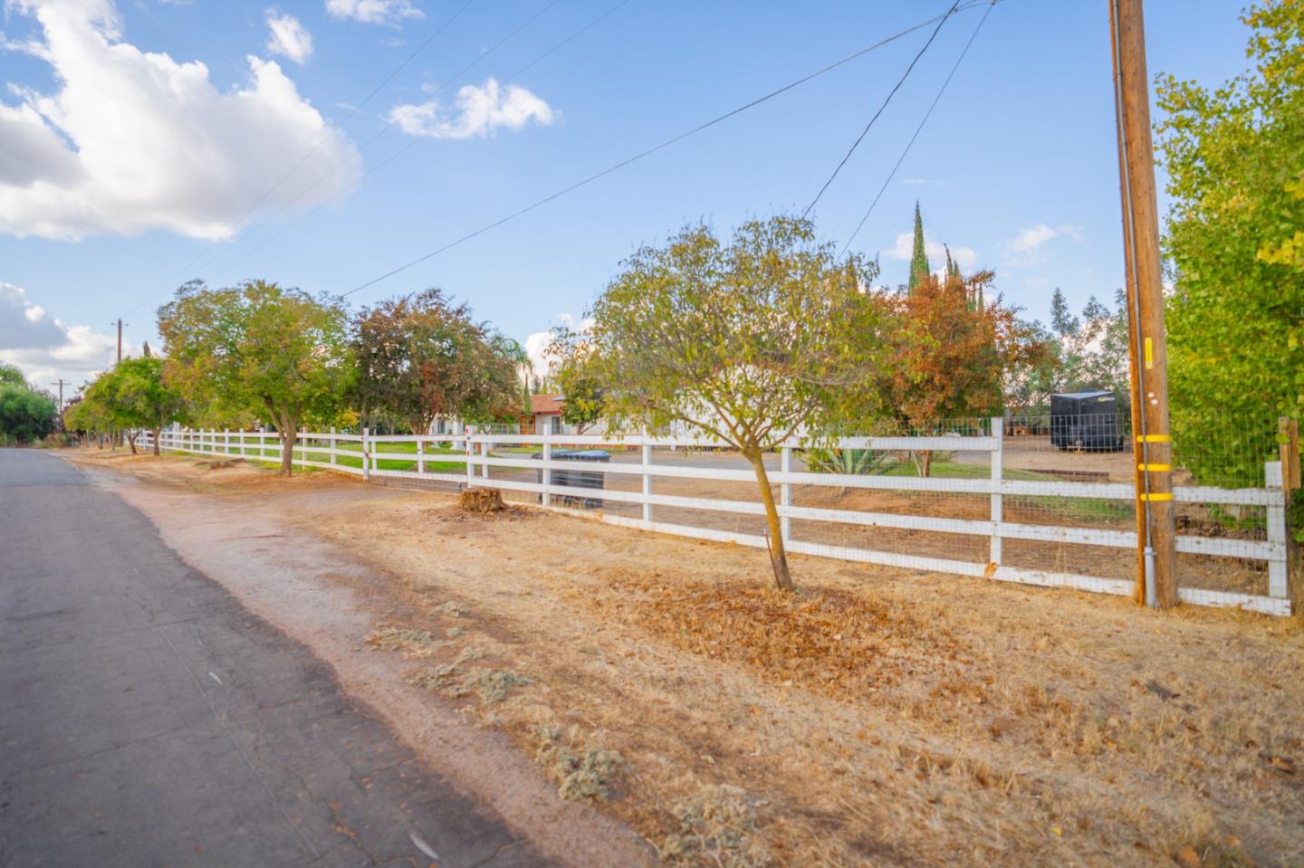 Detail Gallery Image 8 of 55 For 24201 Gardena Dr, Madera,  CA 93638 - 4 Beds | 3 Baths