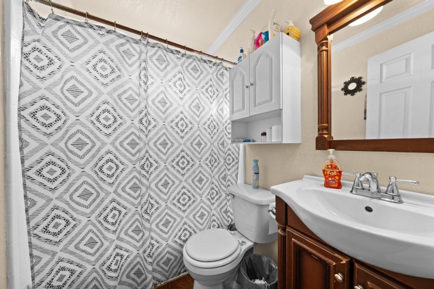 Detail Gallery Image 18 of 33 For 126 East St, Hollister,  CA 95023 - 3 Beds | 1/1 Baths