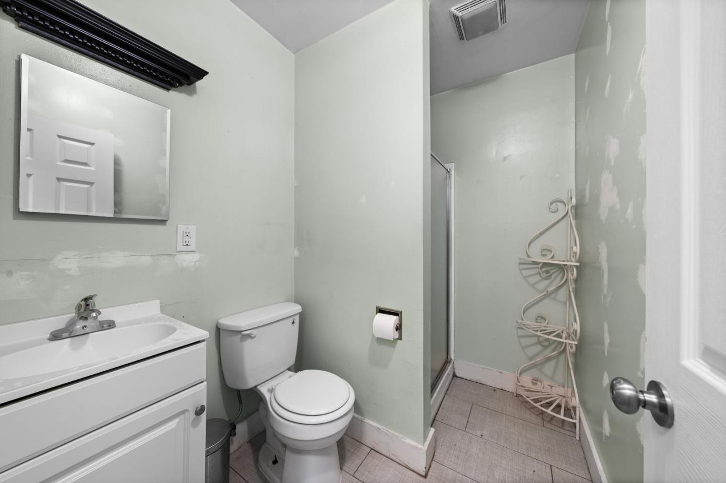 Detail Gallery Image 28 of 33 For 126 East St, Hollister,  CA 95023 - 3 Beds | 1/1 Baths