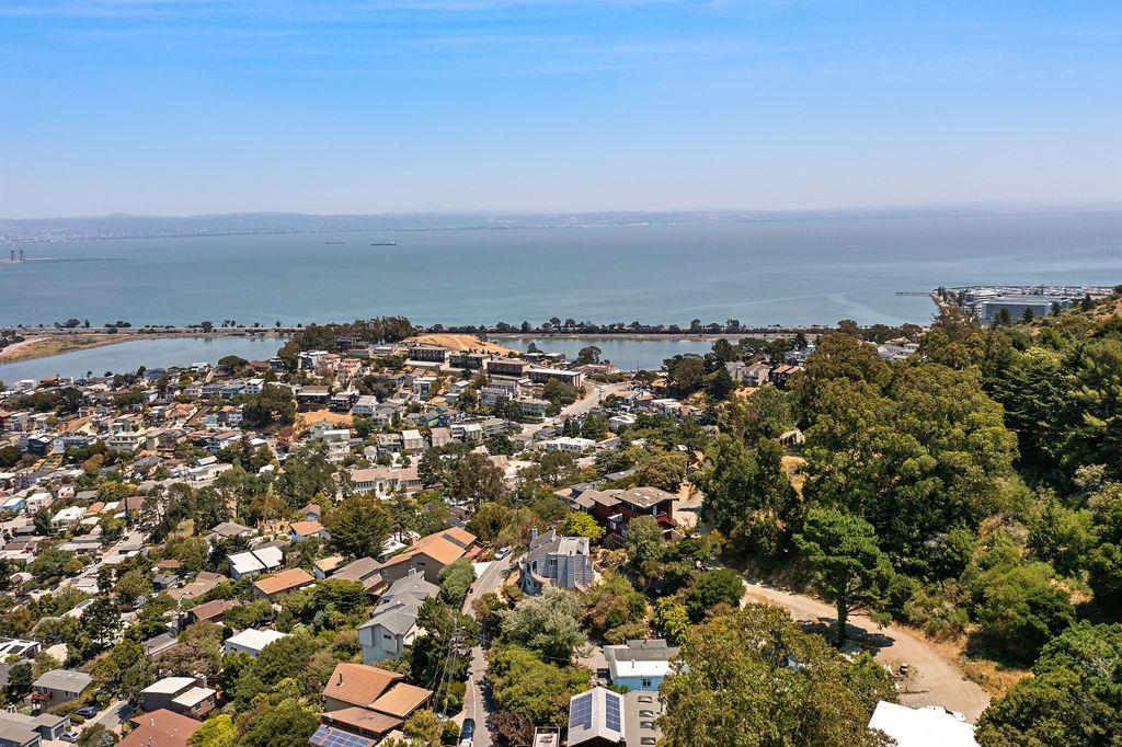 Detail Gallery Image 3 of 47 For 434 Kings Rd, Brisbane,  CA 94005 - 3 Beds | 2/1 Baths