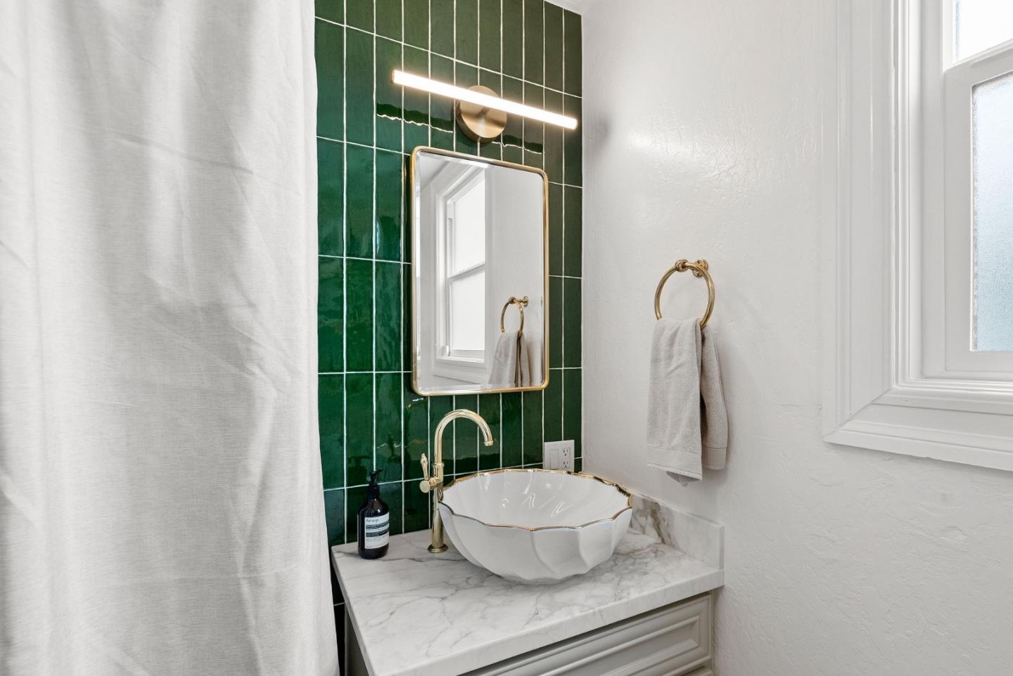 Detail Gallery Image 9 of 16 For 1132 Madison Ave, Redwood City,  CA 94061 - 2 Beds | 1/1 Baths