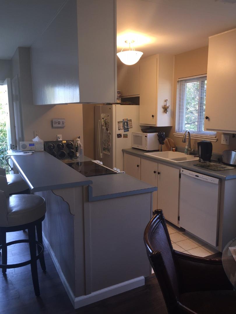 Detail Gallery Image 3 of 9 For 4425 Jade St #4,  Capitola,  CA 95010 - 2 Beds | 1 Baths