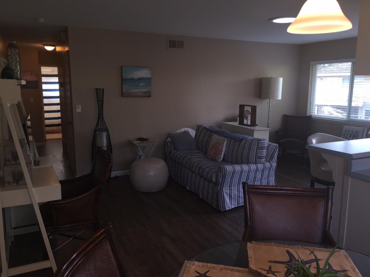 Detail Gallery Image 6 of 9 For 4425 Jade St #4,  Capitola,  CA 95010 - 2 Beds | 1 Baths