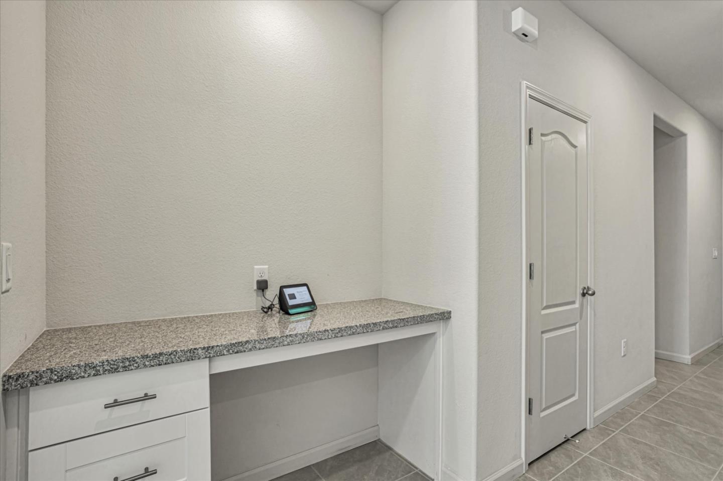 Detail Gallery Image 12 of 50 For 2051 Rosewood Dr, Hollister,  CA 95023 - 3 Beds | 2/1 Baths