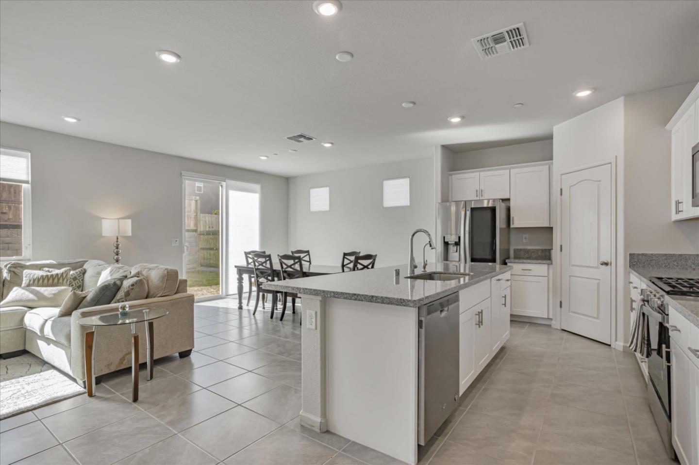 Detail Gallery Image 16 of 50 For 2051 Rosewood Dr, Hollister,  CA 95023 - 3 Beds | 2/1 Baths