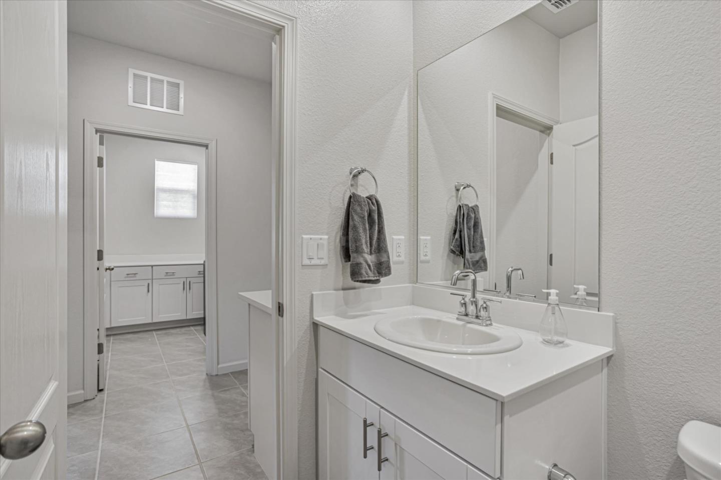 Detail Gallery Image 35 of 50 For 2051 Rosewood Dr, Hollister,  CA 95023 - 3 Beds | 2/1 Baths