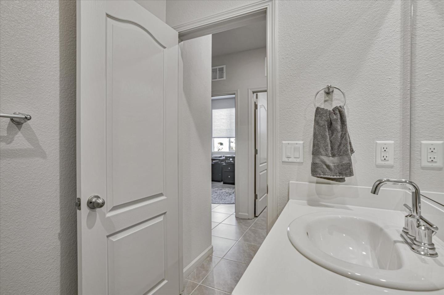 Detail Gallery Image 36 of 50 For 2051 Rosewood Dr, Hollister,  CA 95023 - 3 Beds | 2/1 Baths