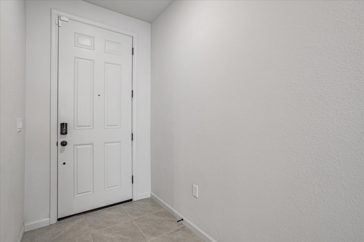 Detail Gallery Image 9 of 50 For 2051 Rosewood Dr, Hollister,  CA 95023 - 3 Beds | 2/1 Baths