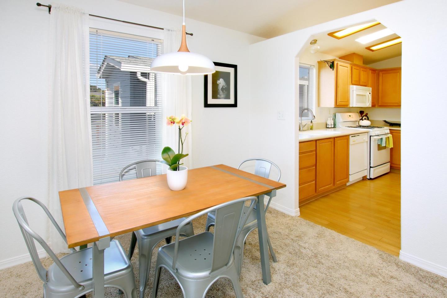 Detail Gallery Image 10 of 34 For 1555 Merrill St 111a,  Santa Cruz,  CA 95062 - 2 Beds | 2 Baths