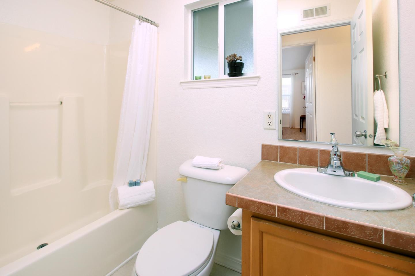 Detail Gallery Image 20 of 34 For 1555 Merrill St 111a,  Santa Cruz,  CA 95062 - 2 Beds | 2 Baths