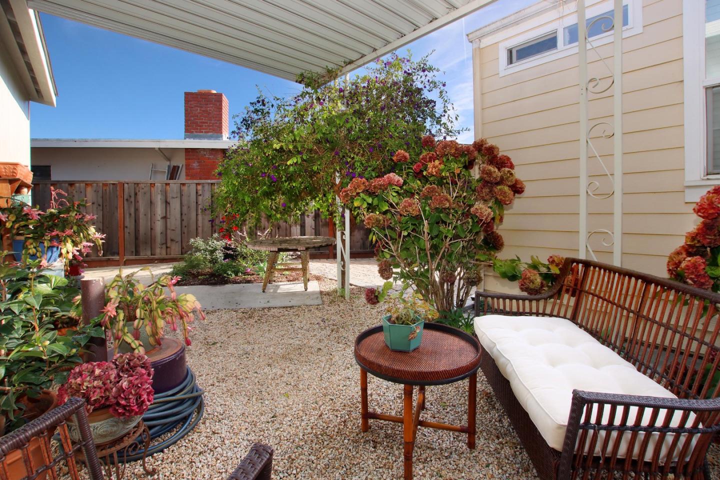 Detail Gallery Image 4 of 34 For 1555 Merrill St 111a,  Santa Cruz,  CA 95062 - 2 Beds | 2 Baths