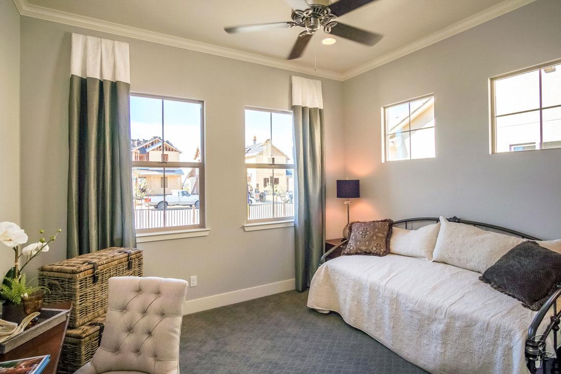 Detail Gallery Image 6 of 10 For 1194 Sunridge Dr #15-52,  Hollister,  CA 95023 - 4 Beds | 2/1 Baths