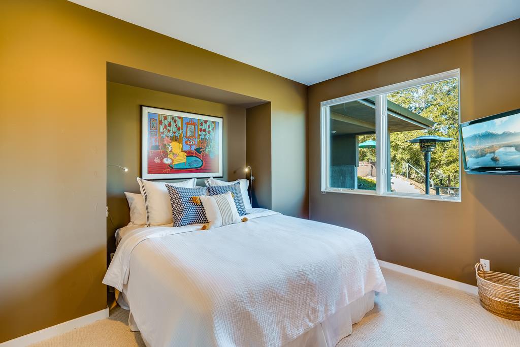 Detail Gallery Image 17 of 66 For 3765 Old Pilkington Rd, Santa Cruz,  CA 95060 - 4 Beds | 2/1 Baths