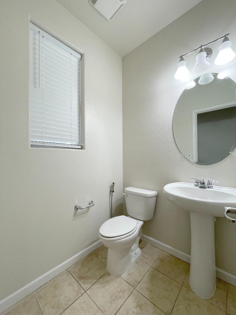 Detail Gallery Image 11 of 20 For 2866 Pinnacles Ter, Fremont,  CA 94538 - 3 Beds | 2/1 Baths