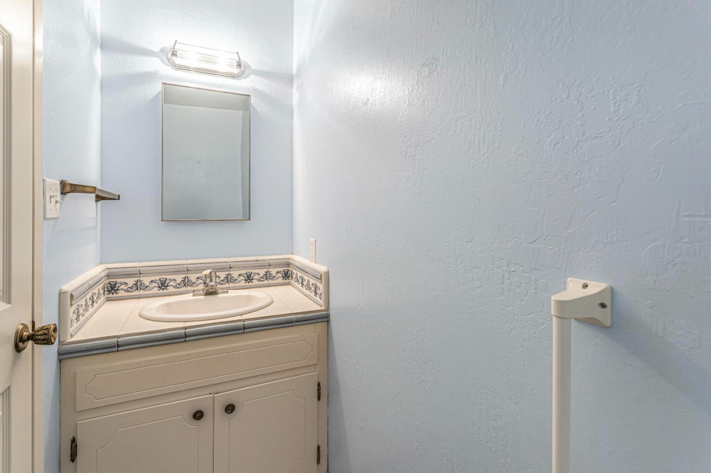 Detail Gallery Image 50 of 70 For 690 Ridgemark Dr, Hollister,  CA 95023 - 4 Beds | 2/1 Baths